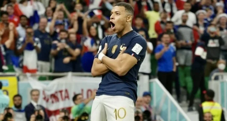 Prancis Pimpin dengan Gaya, Mbappe Cetak Dua Gol saat Mengalahkan Swedia