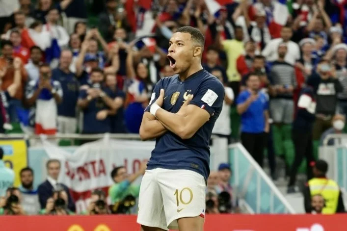 Prancis Pimpin dengan Gaya, Mbappe Cetak Dua Gol saat Mengalahkan Swedia