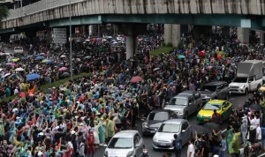 Ribuan Orang Turun ke Jalan di Taipei dan Berita Lainnya