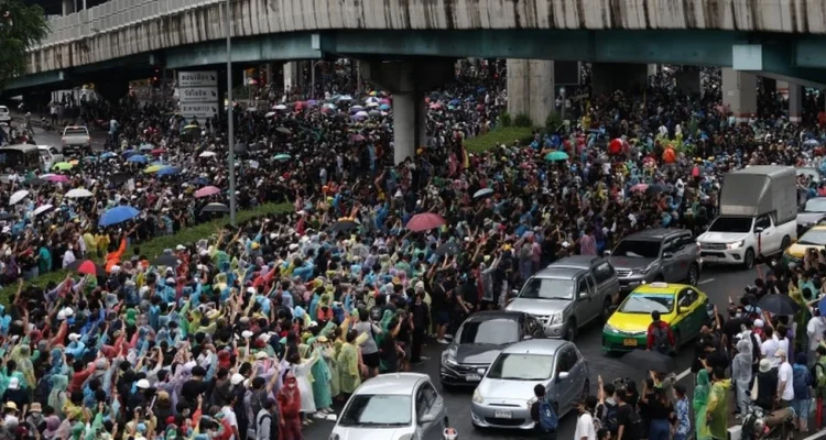 Ribuan Orang Turun ke Jalan di Taipei dan Berita Lainnya