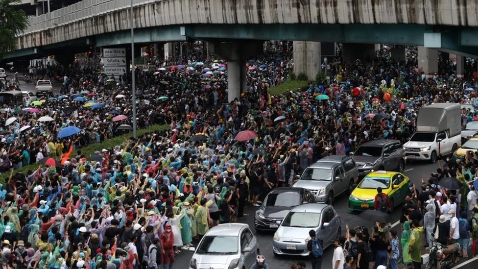 Ribuan Orang Turun ke Jalan di Taipei dan Berita Lainnya