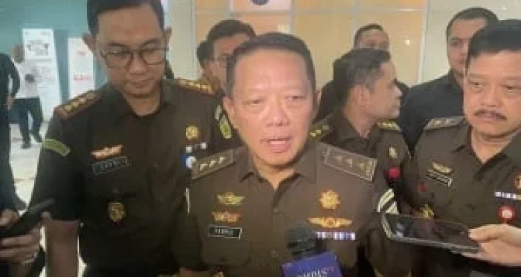 Rumah Jampidsus Digeledah Polisi, Emas 74 Kg dan Ratusan Miliar Ditemukan