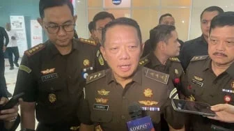 Rumah Jampidsus Digeledah Polisi, Emas 74 Kg dan Ratusan Miliar Ditemukan