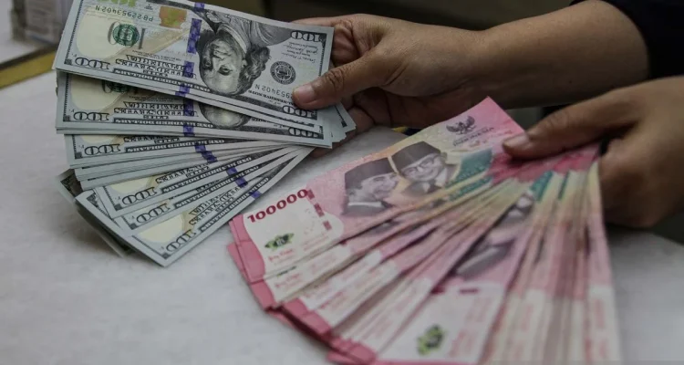 Rupiah Menguat ke Rp17.940 per Dolar AS, Jadi Mata Uang Terkuat di Asia