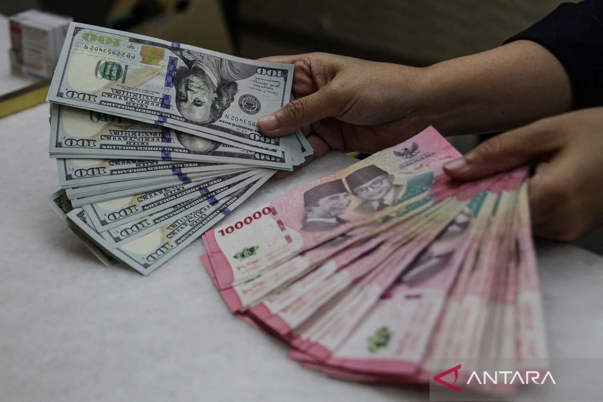 Rupiah Menguat ke Rp17.940 per Dolar AS, Jadi Mata Uang Terkuat di Asia