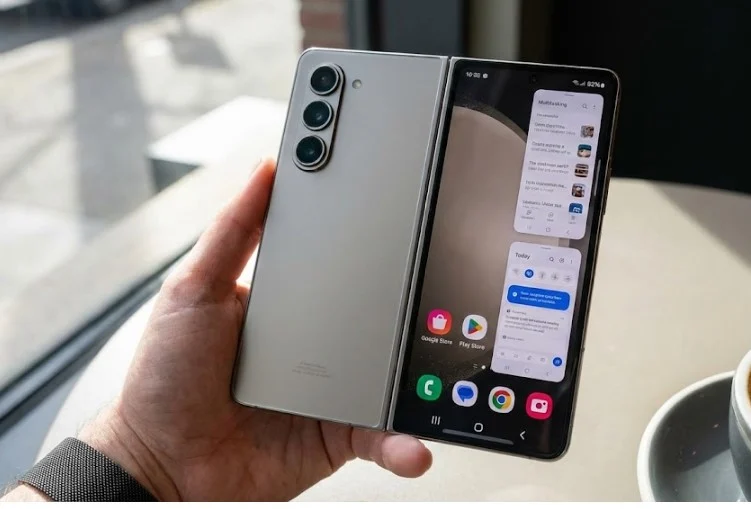 Samsung Galaxy Z Fold 8: Inovasi Terbaru dalam Teknologi Ponsel Lipat