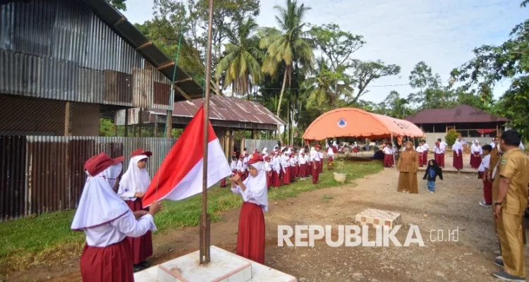 Subuh Penuh Kejutan: Dari Antusiasme Hari Pertama Sekolah Hingga Banjir dan Kasus Korupsi
