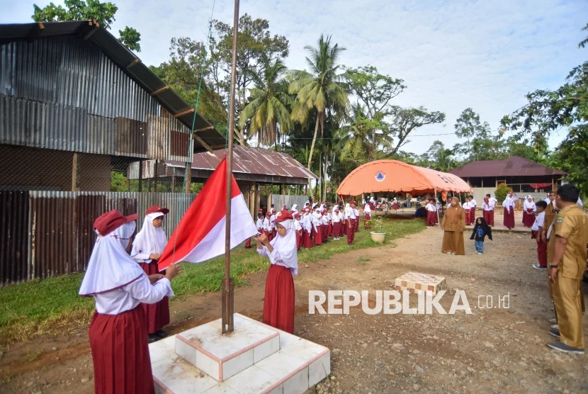 Subuh Penuh Kejutan: Dari Antusiasme Hari Pertama Sekolah Hingga Banjir dan Kasus Korupsi
