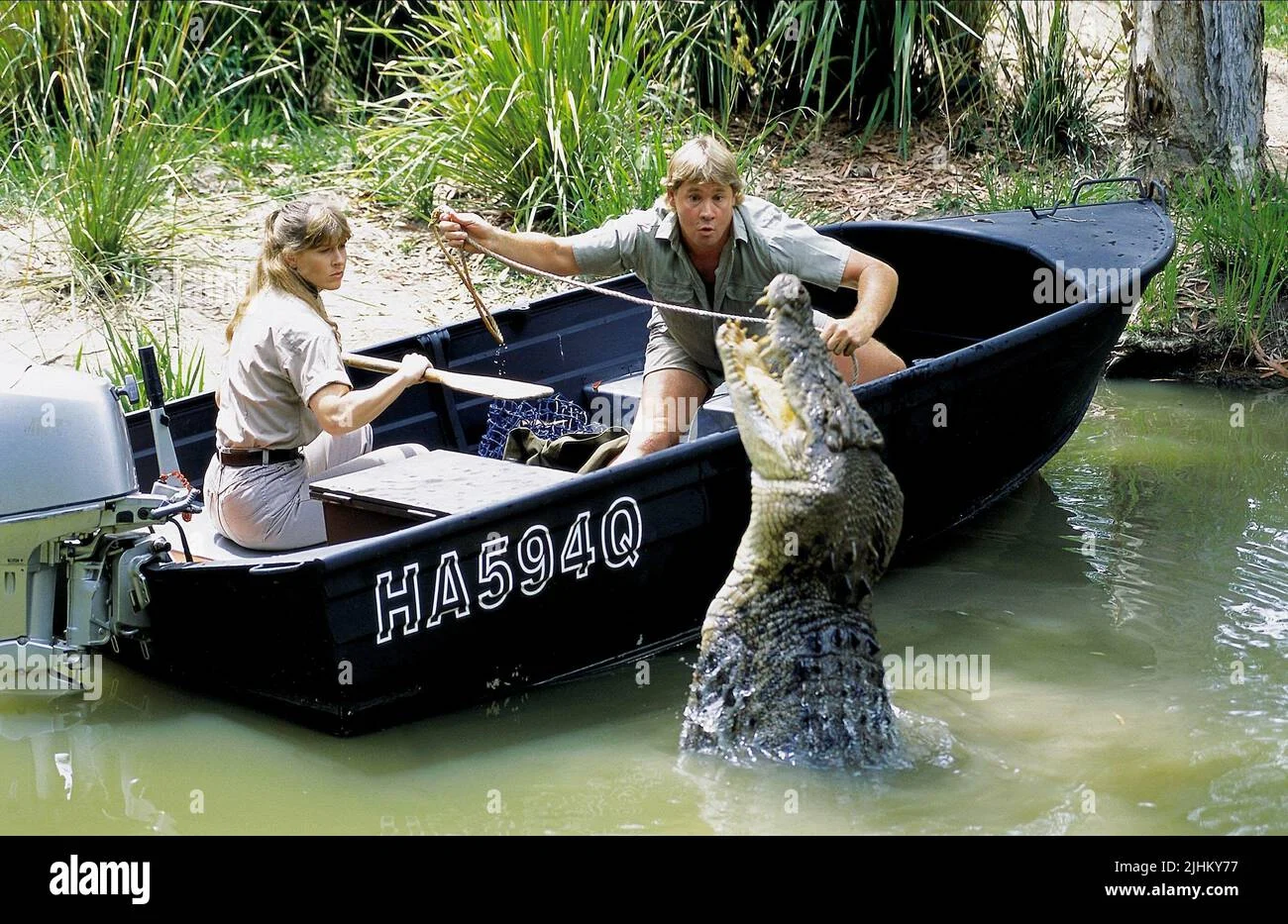 Terri Irwin Bagikan Foto Langka Pembuatan Film Crocodile Hunter