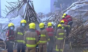 Topan Noul Menghantam Hong Kong, 2 Pekerja Terjebak di Scaffold 85m di Atas Tanah