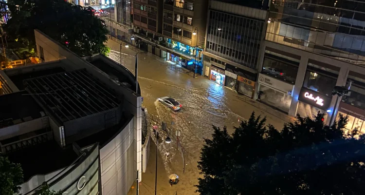 Typhoon Noul Menghantam Hong Kong: Hotel Tetap Beroperasi Meski Bencana Alam