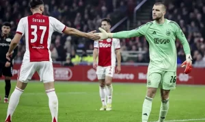 Vojvodina vs Ajax: Maarten Paes Tampil Solid dalam Kemenangan 4-1