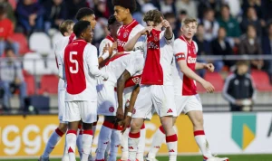Ajax Gagal Menangkan Pertandingan Eredivisie Setelah Keunggulan 2-0