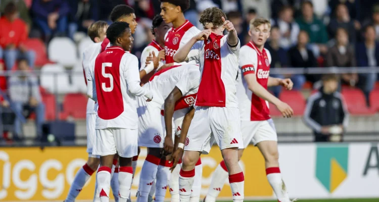Ajax Gagal Menangkan Pertandingan Eredivisie Setelah Keunggulan 2-0