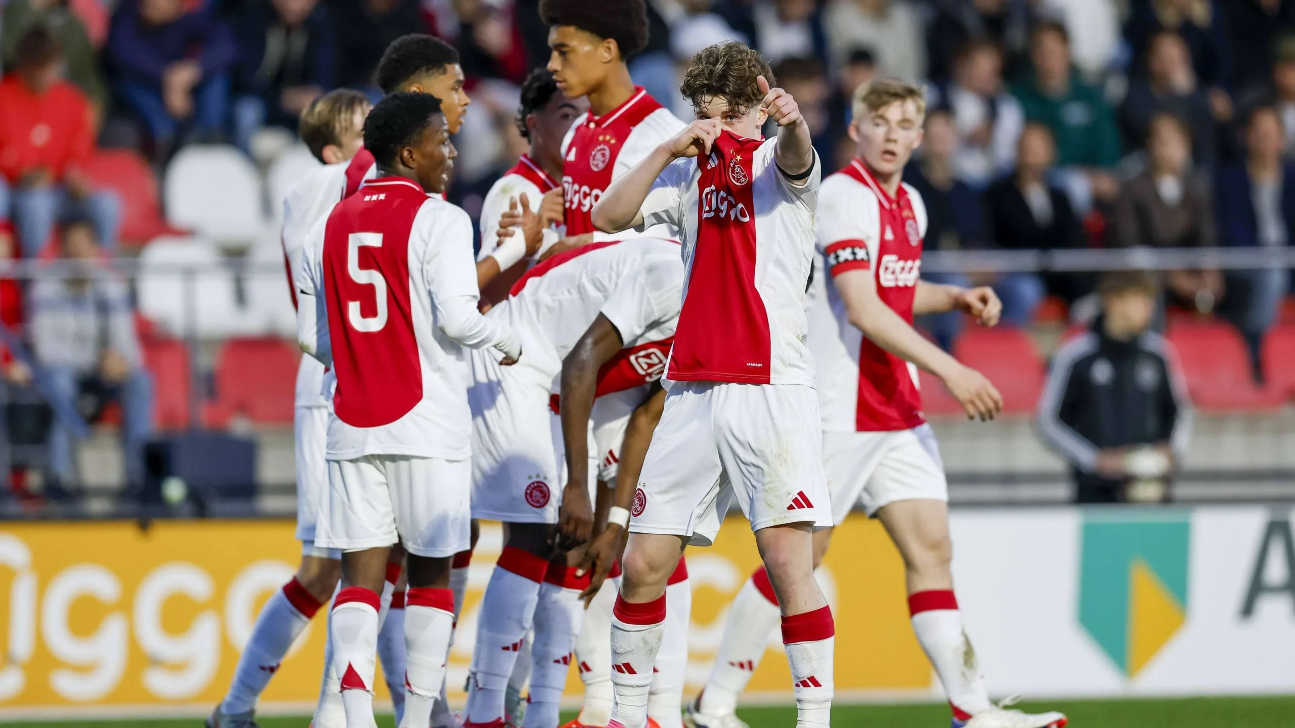 Ajax Gagal Menangkan Pertandingan Eredivisie Setelah Keunggulan 2-0