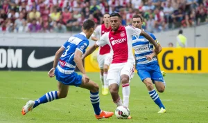 Ajax Menang 2-0 atas PEC Zwolle: Kemenangan yang Diraih dengan Bantuan Lawan