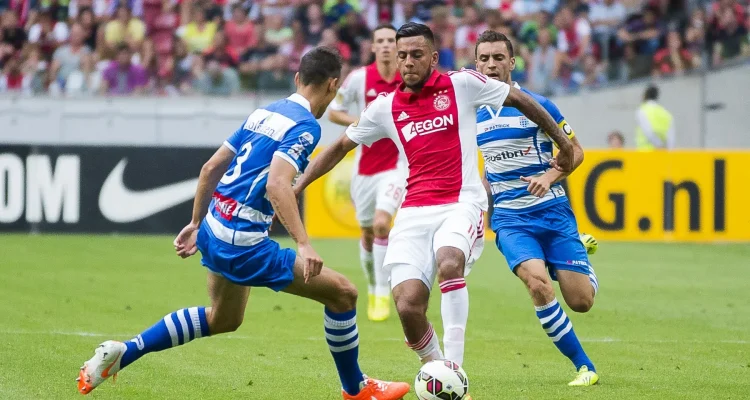 Ajax Menang 2-0 atas PEC Zwolle: Kemenangan yang Diraih dengan Bantuan Lawan