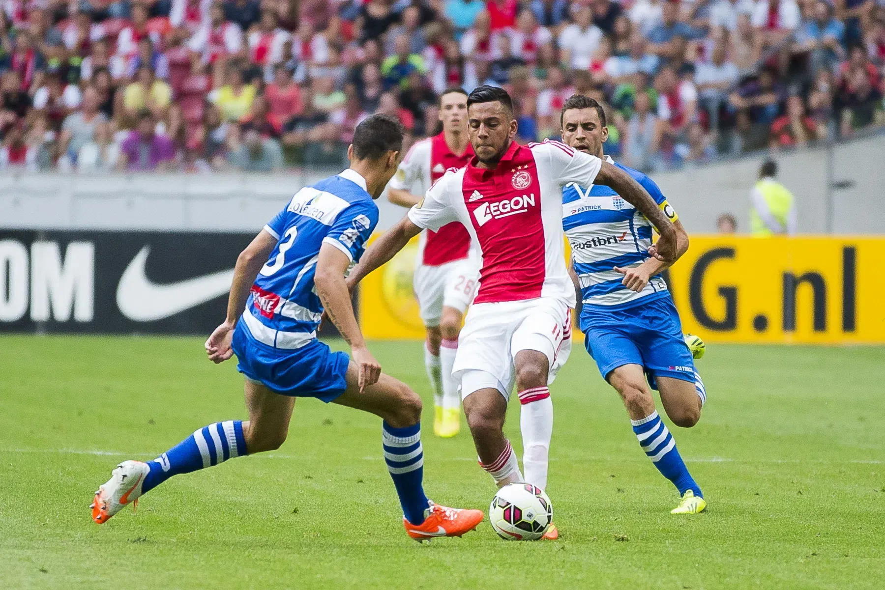 Ajax Menang 2-0 atas PEC Zwolle: Kemenangan yang Diraih dengan Bantuan Lawan