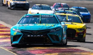 Balap NASCAR dan Data Center: Dua Dunia yang Berbeda