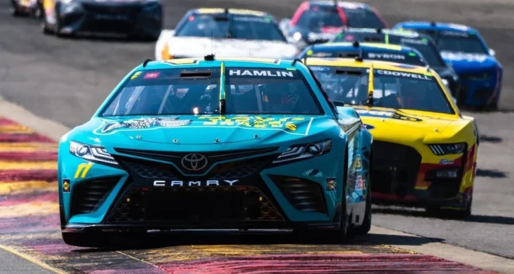Balap NASCAR dan Data Center: Dua Dunia yang Berbeda