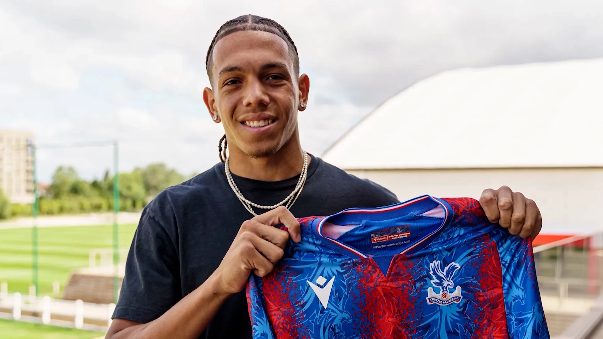 Bristol City Tambah Kuat dengan Penandatanganan Rio Cardines dari Crystal Palace