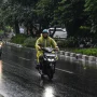 Cuaca Bandung Cerah, Dua Pengendara Menempuh 1.945 Kilometer Untuk Menyalurkan Bantuan