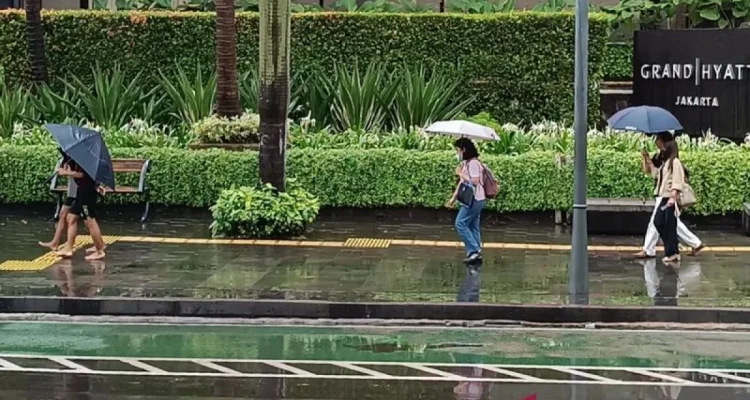 Cuaca di Pangkal Pinang dan Sekitarnya: Berawan Tebal dan Hujan Ringan