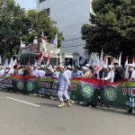 Demo Gedung OT: Massa FPI dan Ormas Lainnya Tuntut Pertanggungjawaban Atas Kasus Hafalan Al-Qur'an Berhadiah Miras