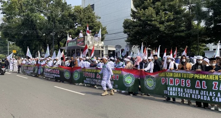 Demo Gedung OT: Massa FPI dan Ormas Lainnya Tuntut Pertanggungjawaban Atas Kasus Hafalan Al-Qur'an Berhadiah Miras