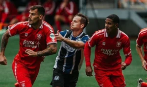 Feyenoord dan PSV Hadapi Persaingan Sengit dalam Perebutan Geertruida