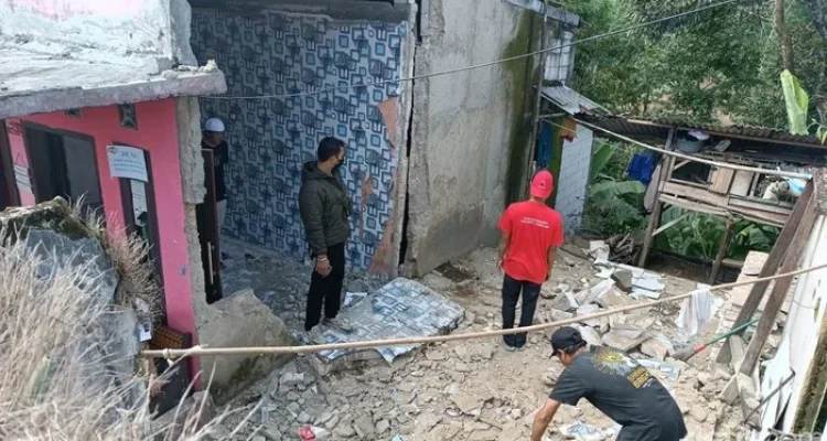 Gempa Sukabumi dan Kisah Keluarga Muhibat yang Terkena Dampak