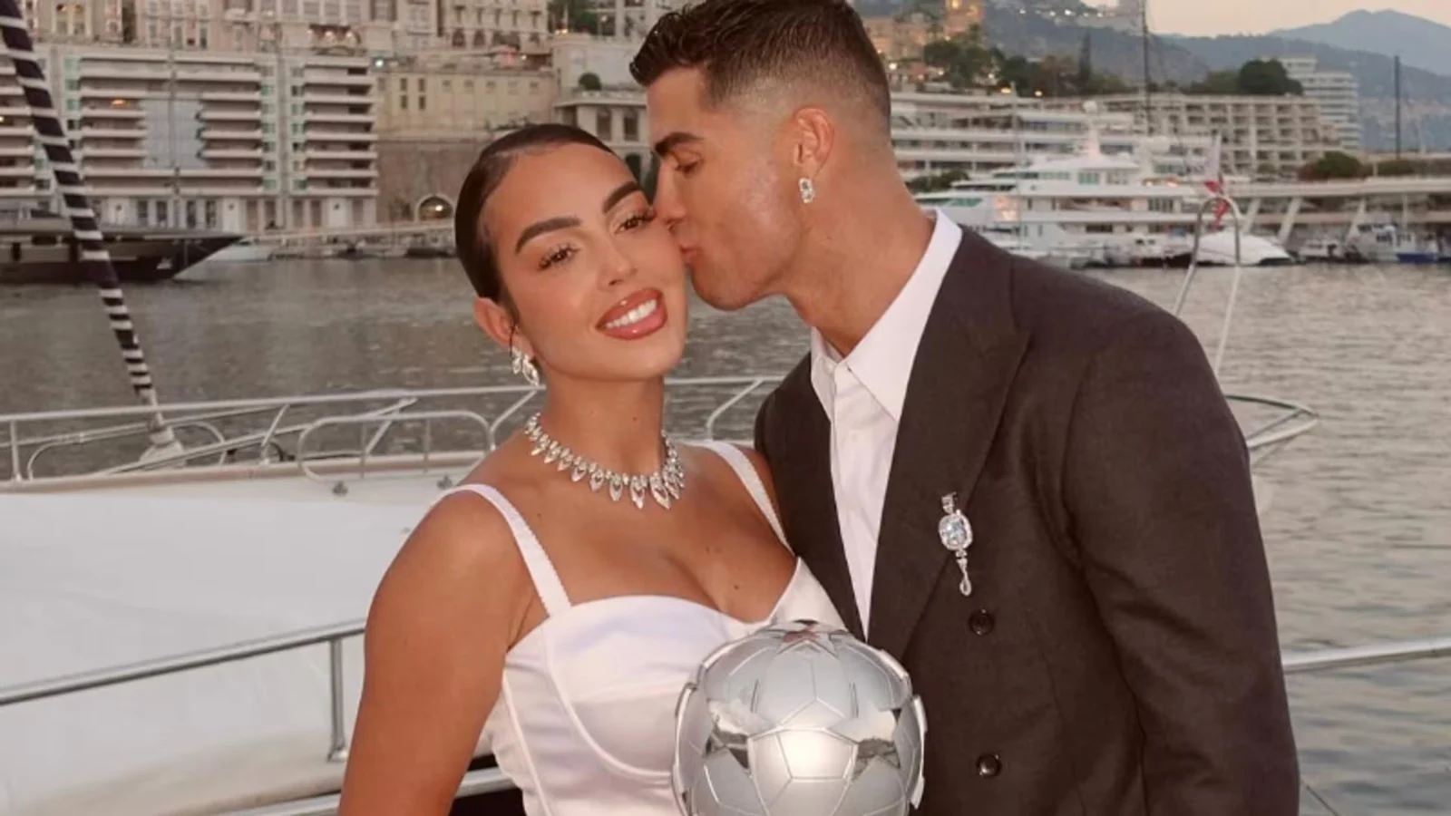 Georgina Rodriguez dan Cristiano Ronaldo Resmi Menikah, Ini Rahasia Skincare dan Makeupnya