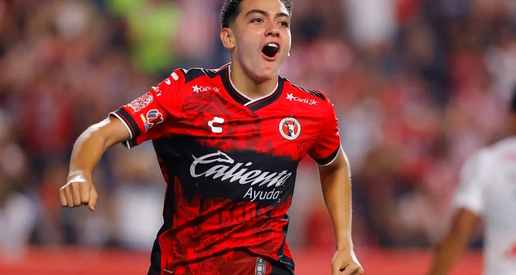 Gilberto Mora Bintang dalam Kemenangan Tijuana Atas Cruz Azul