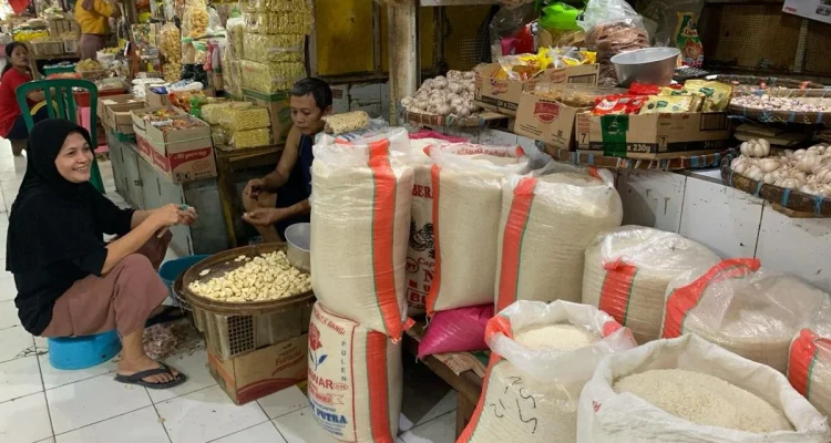 Harga Beras di Jawa Timur Mengalami Fluktuasi, Pemerintah Salurkan Bantuan Pangan Beras