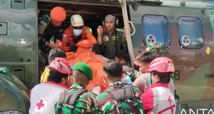Helikopter dalam Berbagai Insiden dan Penyelamatan: Dari Kebakaran Hutan hingga Pencarian Korban