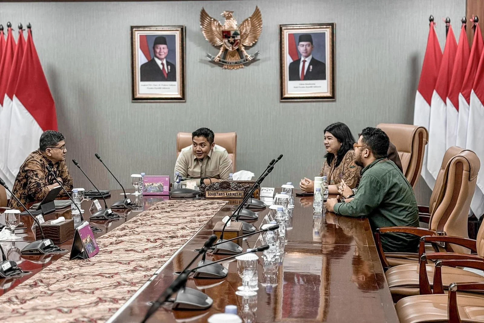 Kabinet Bayangan: Inovasi Demokrasi Indonesia untuk Perbaikan Pengawasan Pemerintah