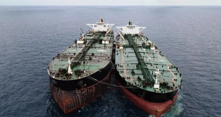 Kapal Tanker di Selat Hormuz Dalam Bahaya, Ancaman Teror dan Konflik