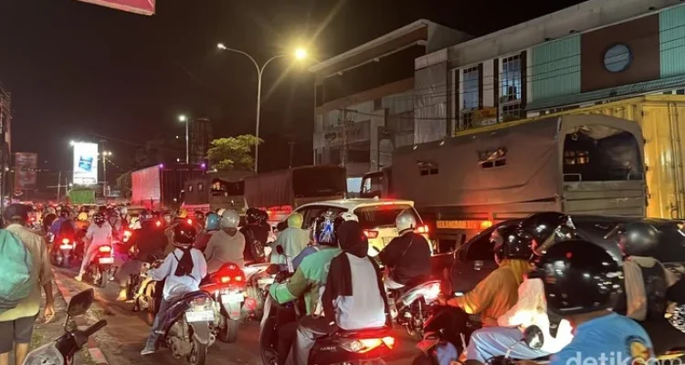 Kebakaran Melanda Mall Nipah Makassar, Arus Lalu Lintas Urip Sumoharjo Macet