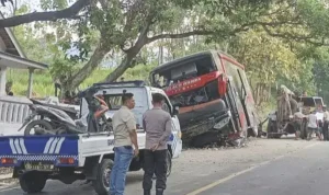 Kecelakaan Maut di Kalimantan Selatan: Sopir Ambulans Ceritakan Detik-Detik Evakuasi