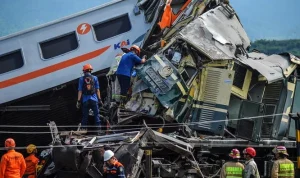 Kecelakaan Transportasi: Antara Kecelakaan Kereta Api dan Kebakaran Kapal