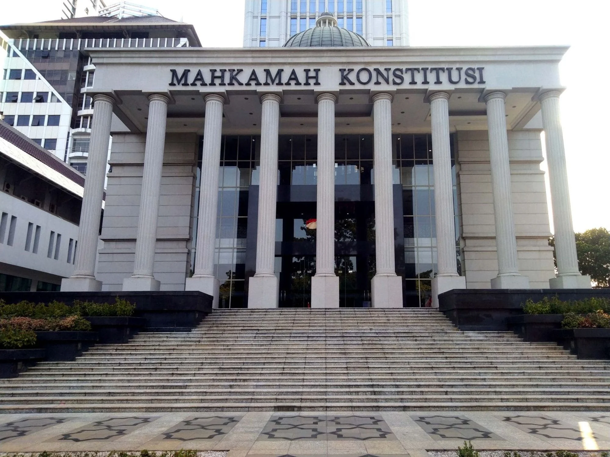 Mahkamah Konstitusi: Pilar Demokrasi dan Hak Asasi Manusia