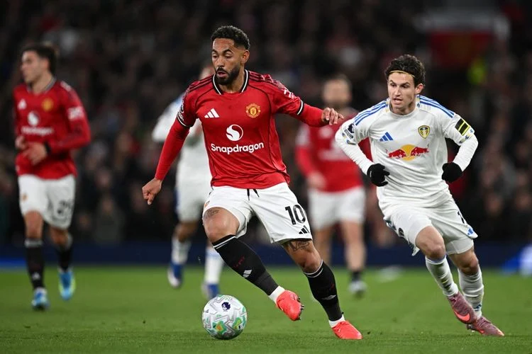 Man United Siap Hadapi Leeds: Berita Terkini dan Analisis