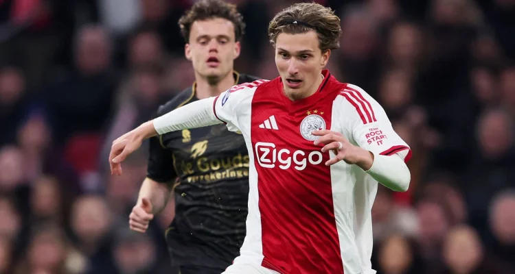 Manchester United Siap Hijack Transfer Mika Godts dari Ajax
