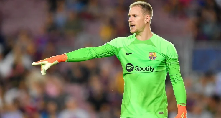 Marc-Andre Ter Stegen Geser Maarten Paes, Barcelona Utak-atik Komposisi Kapten