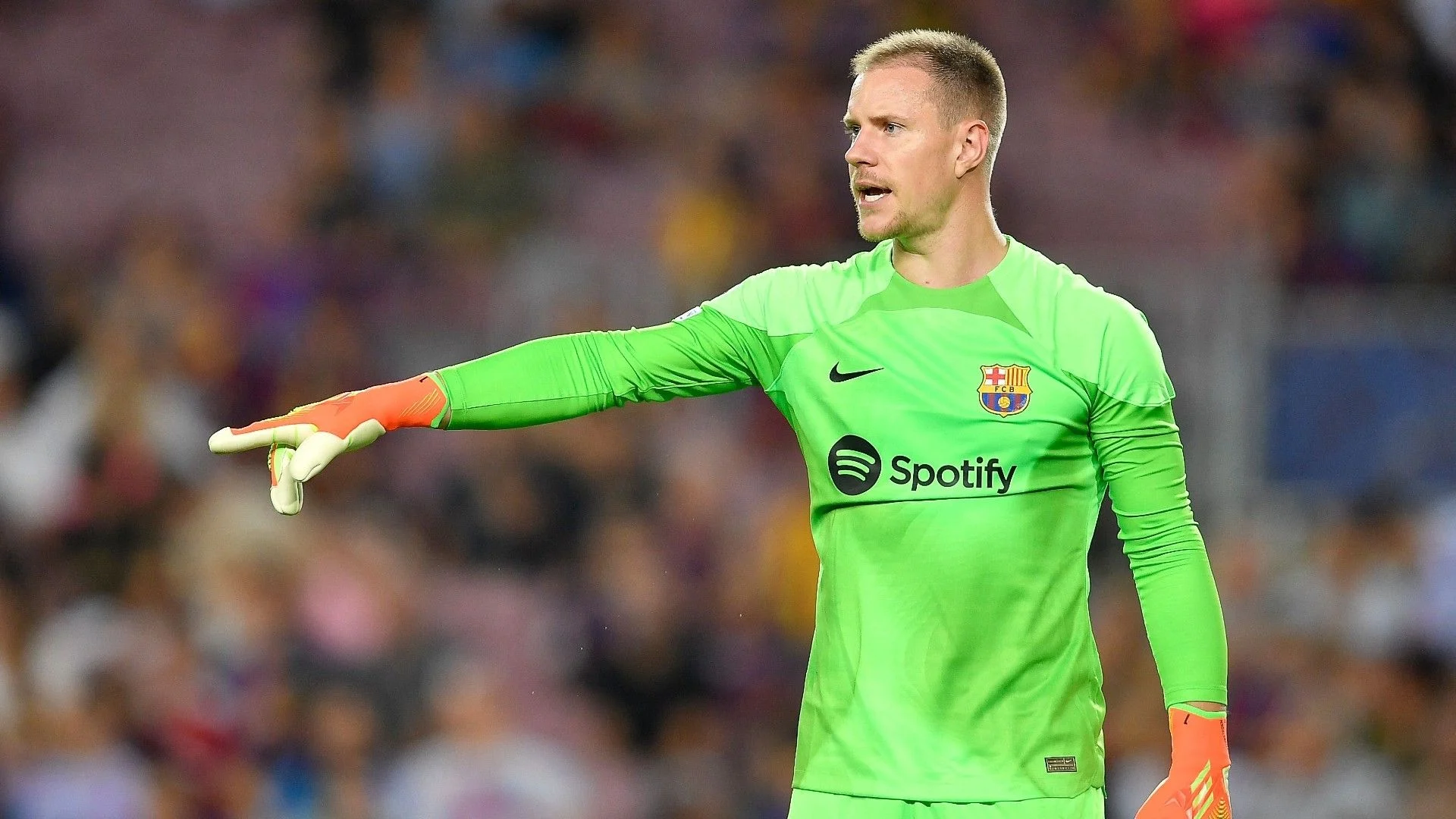 Marc-Andre Ter Stegen Geser Maarten Paes, Barcelona Utak-atik Komposisi Kapten