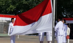 Mengibarkan Bendera Merah Putih di Bulan Kemerdekaan: Aturan dan Makna