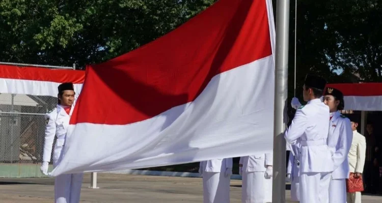 Mengibarkan Bendera Merah Putih di Bulan Kemerdekaan: Aturan dan Makna