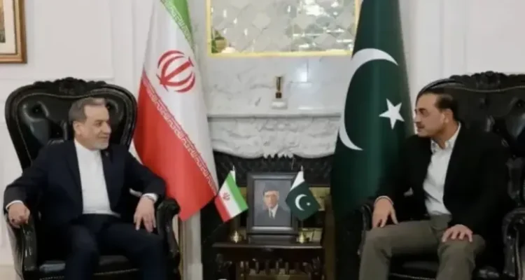 Menteri Luar Negeri Iran Diskusikan Perkembangan Regional dengan Pakistan dan Oman