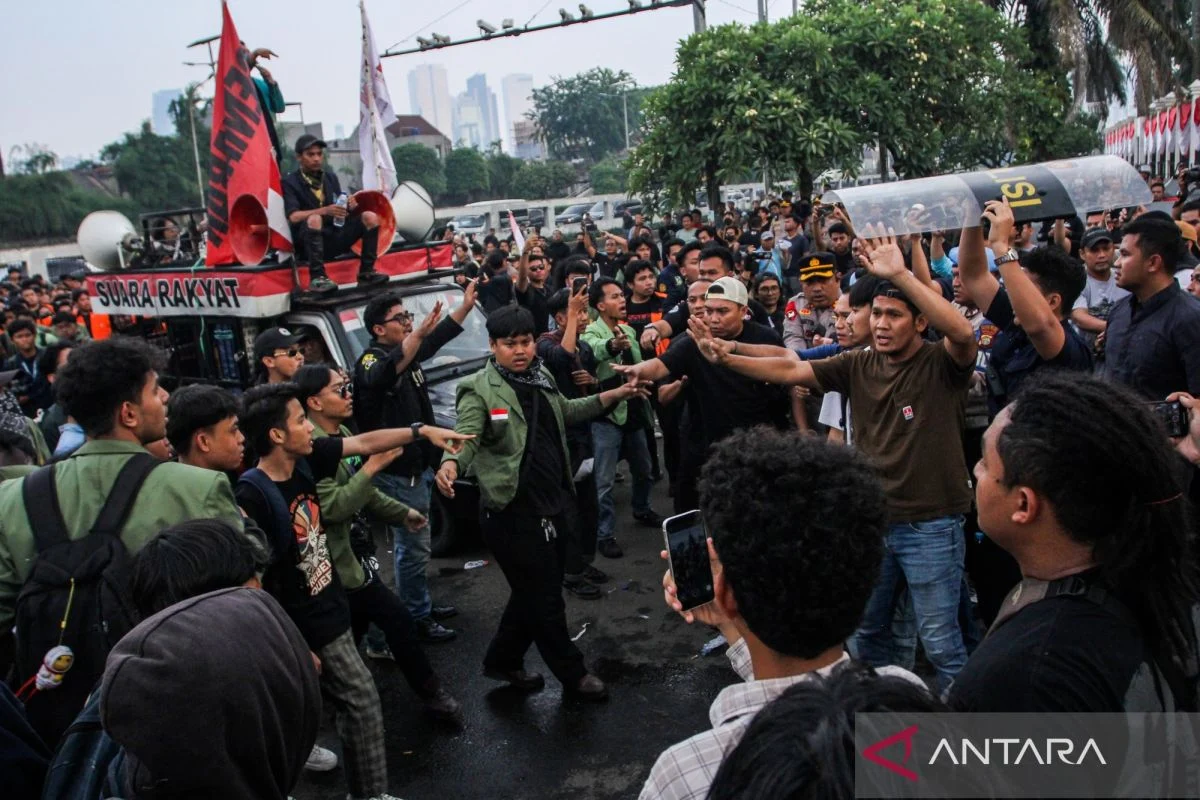 Minggu Penuh Aksi: Berita Terkini dari Dunia Politik, Olahraga, dan Hiburan