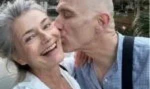 Paulina Porizkova Menikah di Usia 61 Tahun Setelah Bertemu Jodoh di Aplikasi Kencan